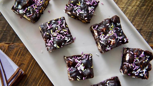 Wie man Rocky Road Toffee zubereitet