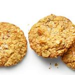 كعكات رقائق الشوكولاتة مع رقائق البطاطس