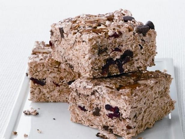 So bereiten Sie ein knuspriges Frühstücksmüsli-Dessert zu