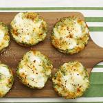 Mini-Bagel-Pizzen mit Spinat und Artischocken