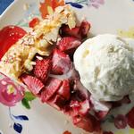 Erdbeer-Rhabarber-Galette