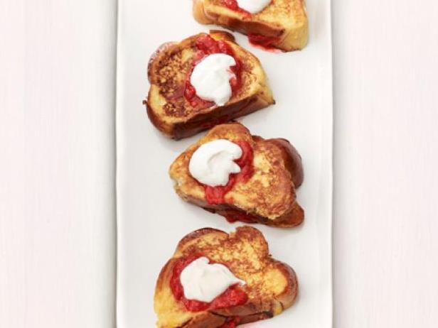 So bereiten Sie Erdbeer-Rhabarber-French-Toast zu