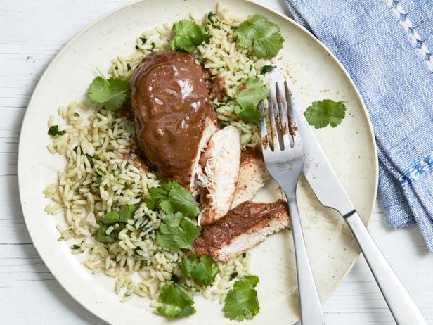 Zubereitung - Hähnchen in schneller Mole-Sauce und Korianderreis