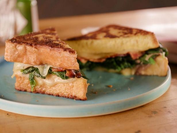 Zubereitung – Französischer Toast mit Gruyère, Senfgrün und geräuchertem Speck