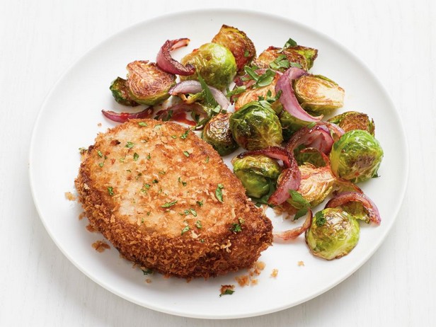 Knuspriges Schweinefleisch mit Rosenkohl
