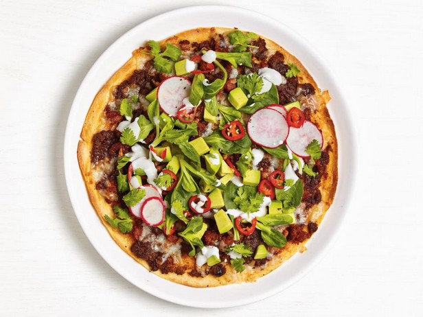 Mexikanische Tortilla-Pizza mit Chorizo