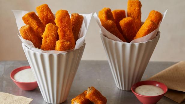Wie man knusprige Chicken Fingers mit Cheetos zubereitet