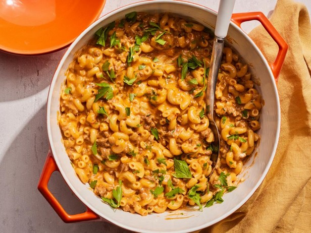 Cheeseburger-Pasta aus einem Topf