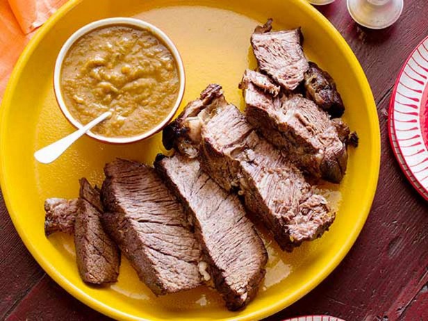 Braten mit Gemüsesauce