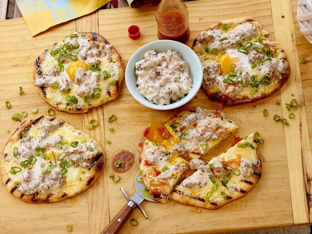 Izgara Sosisli Kahvaltılık Pizza Nasıl Yapılır?