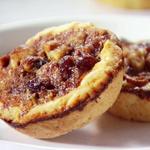 فطائر صغيرة بالجوز والزبيب