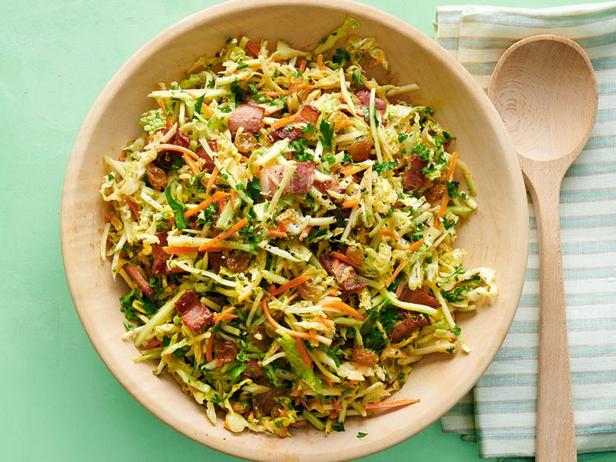 Come preparare - Insalata di cavolo tiepida con broccoli e pancetta