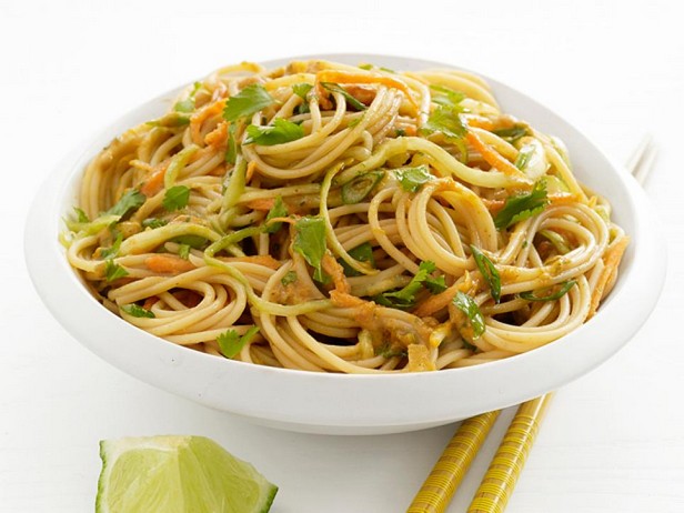 Spaghetti al curry di arachidi