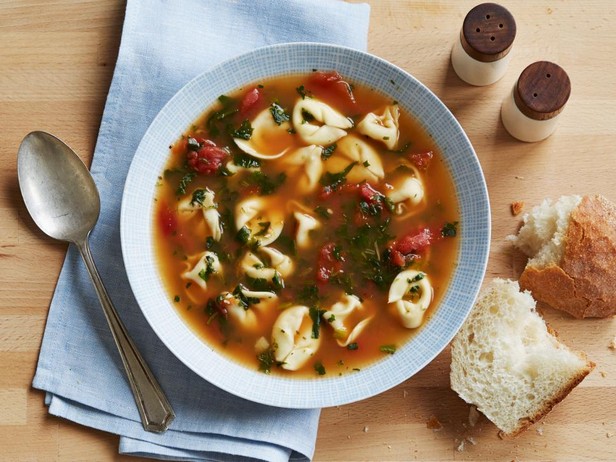 Zuppa di spinaci e tortellini