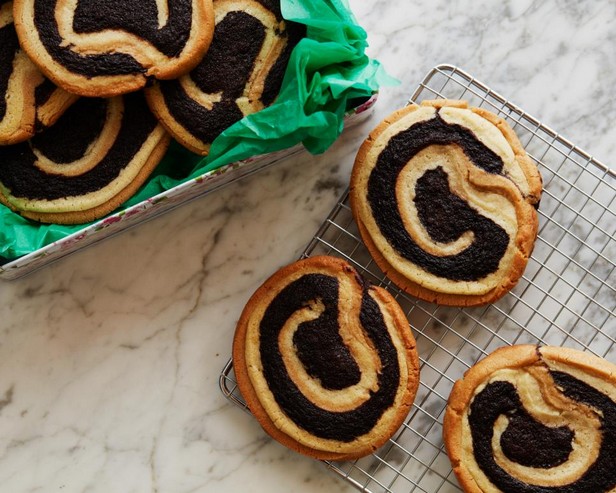 İki Renkli Fıstık Ezmeli Brownie Kurabiyeleri