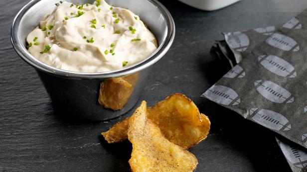 Wie man frittierten Zwiebeldip zubereitet