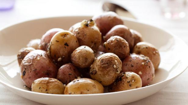Rezept für gebackene neue Kartoffeln mit Kräutern