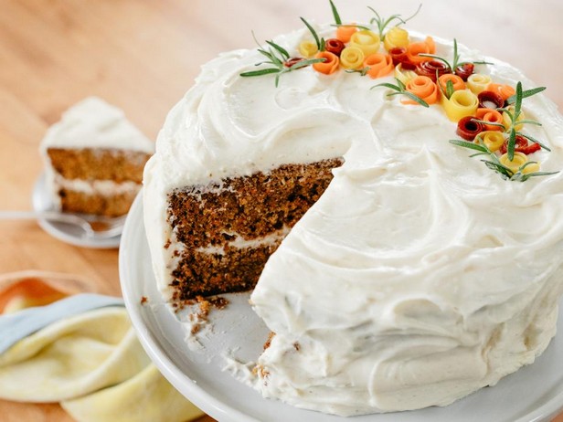 Karottenkuchen mit würziger Quarkcreme