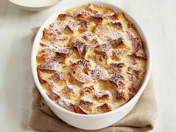 Vanillepudding mit Briochebrötchen