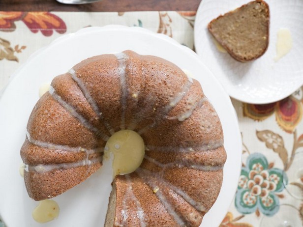 Gewürzkuchen mit Zitronensauce