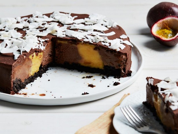 Schokoladenkuchen mit Passionsfruchtsorbet