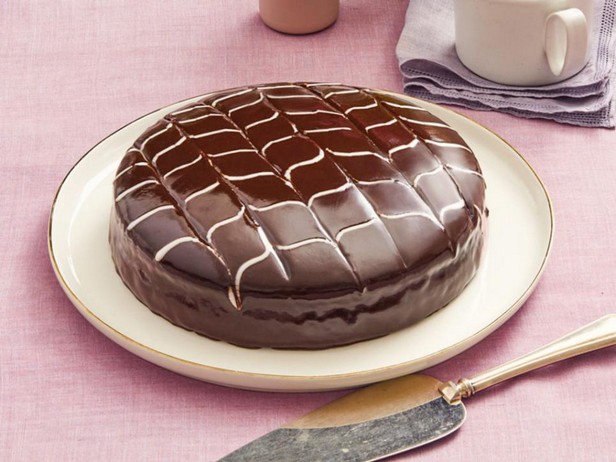 Schokoladen-Chevron-Torte