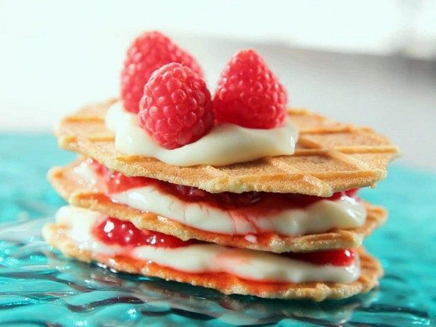 Napoleons mit Vanillepudding und Himbeeren