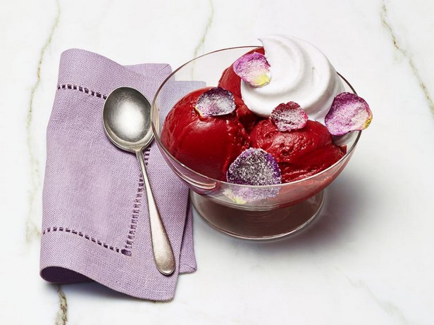 Sorbet mit kandierten Blüten