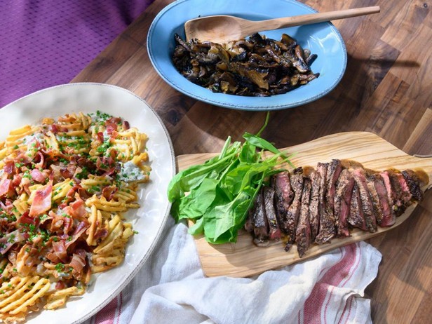Italienisches Steak mit Kartoffeln und Speck