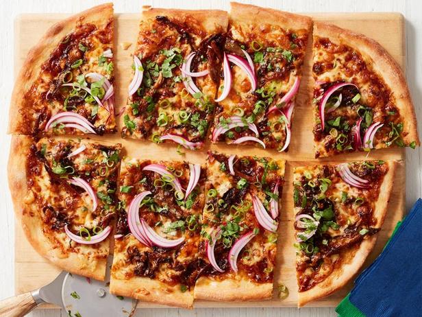 So bereiten Sie Barbecue-Pizza mit Pilzen zu