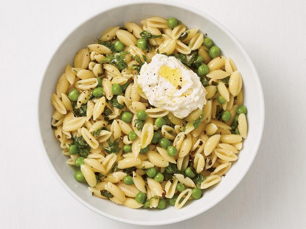 Cavatelli-Nudeln mit Erbsen und Ricotta