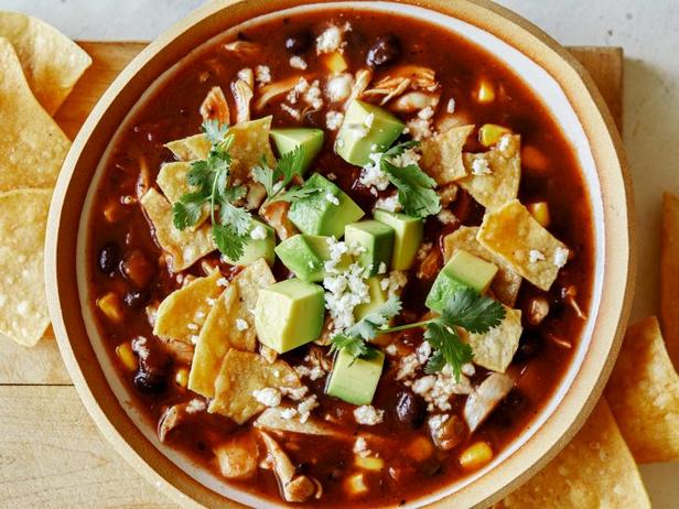Wie man Hühnertortillasuppe im Schongarer zubereitet
