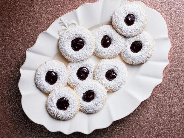Wie man Linzer Daumenabdruck-Kekse zubereitet