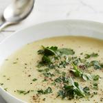 Cremige Blumenkohlsuppe mit Lauch und Ingwer