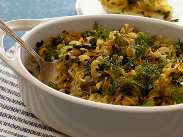 Come preparare - Kugel di pasta con bietole e scalogni caramellati