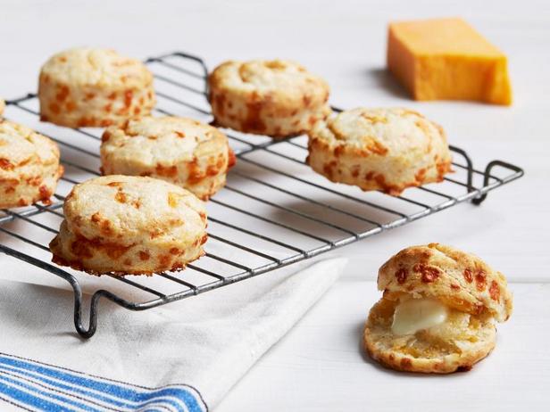 Wie man Cheddar-Kekse zubereitet