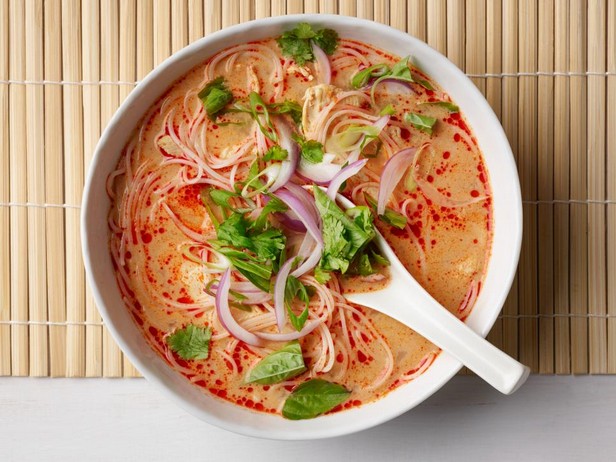شوربة دجاج بالكاري التايلاندي