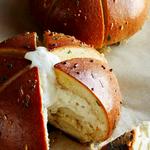 Koreanisches Knoblauchbrot mit Frischkäse
