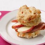 Cheddar- und Frühlingszwiebelkekse