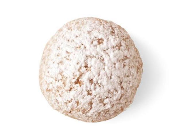 Wie man Mandel-Schneebällchen mit Kirschen zubereitet