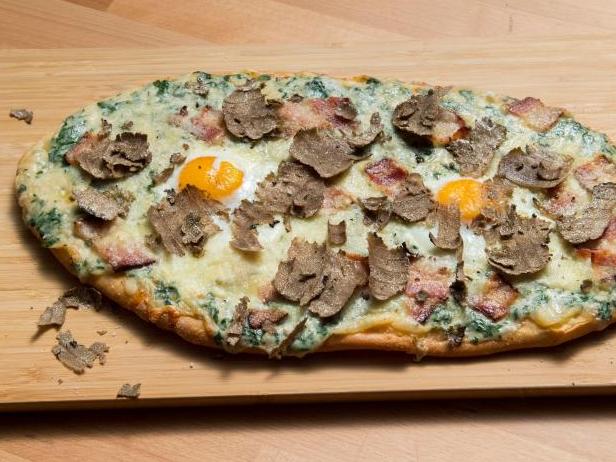 Zubereitung - Weiße Pizza mit Spinat, Speck und Trüffel