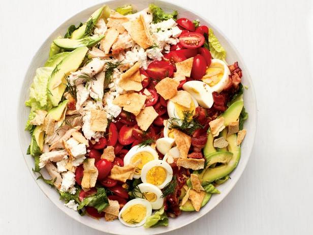 Wie man griechischen Cobb-Salat zubereitet