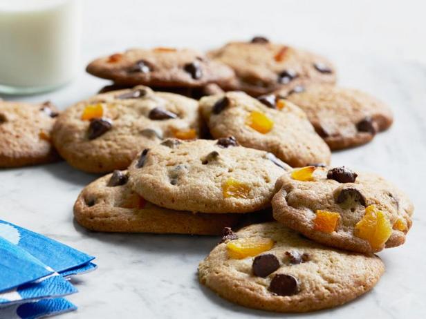 Come preparare i biscotti con gocce di cioccolato e albicocche secche