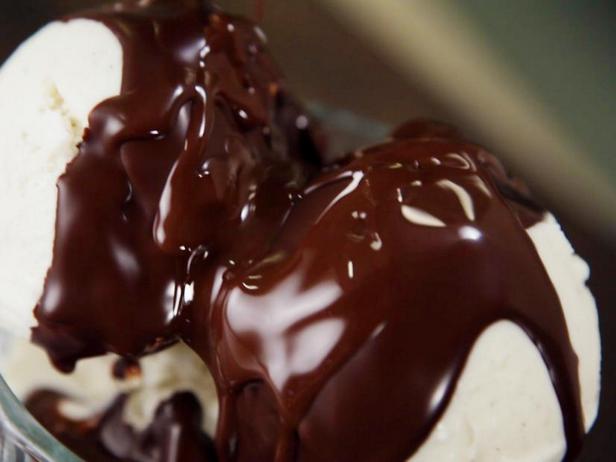 Wie man Schokoladeneiscreme-Frosting zubereitet