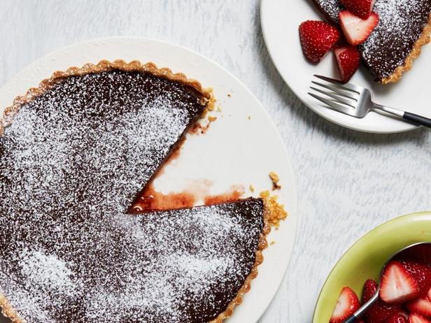 Wie man eine Schokoladen-Erdbeer-Tarte zubereitet