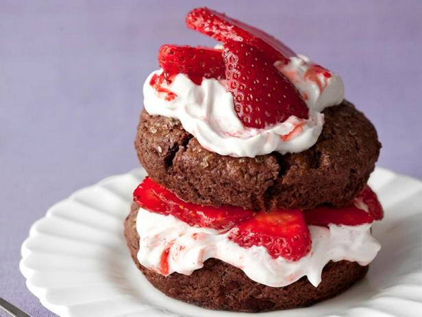 Come preparare la torta di fragole e cioccolato