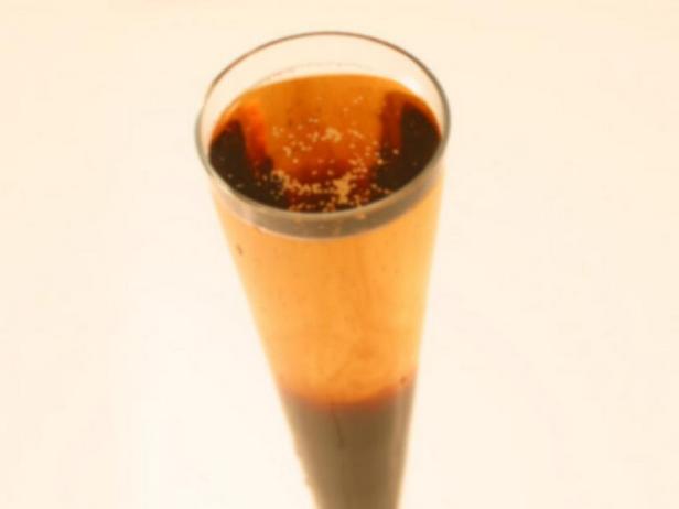 Wie man einen Schokoladen-Samt-Cocktail zubereitet