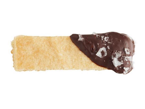 Wie man mit Schokolade überzogene Shortbread-Kekse zubereitet