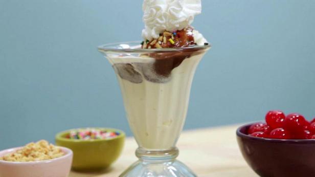 So bereiten Sie Nutella-Schokoladensoße für Mikrowellen-Eiscreme zu