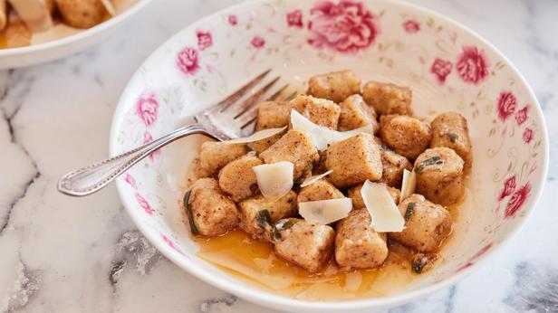 Zubereitung - Matzegnocchi in brauner Butter-Salbei-Sauce